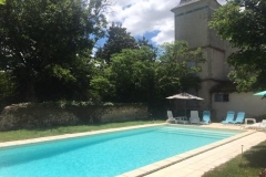 La piscine de la maison l'Arnaude